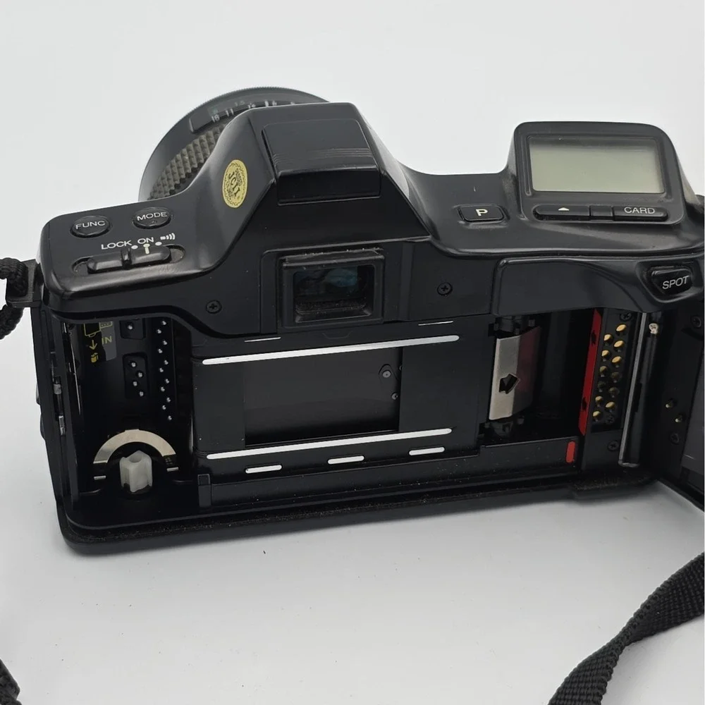 Minolta Maxxum 7000i 35mm Film SLR Camera UNTESTED Data Back DB-7 no battery